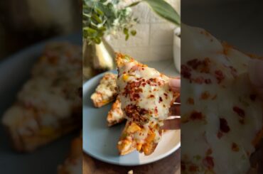 Cheesy Bread Pizza😍#shorts #pizza #breadpizza #pizzalover #recipe #youtubeshorts #viral #trending