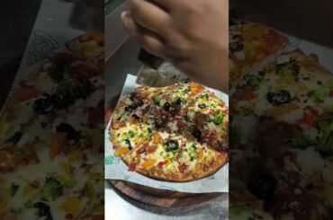 Kurkure singh ka order veggies pizza #pizza #video #food #itspizzatime
