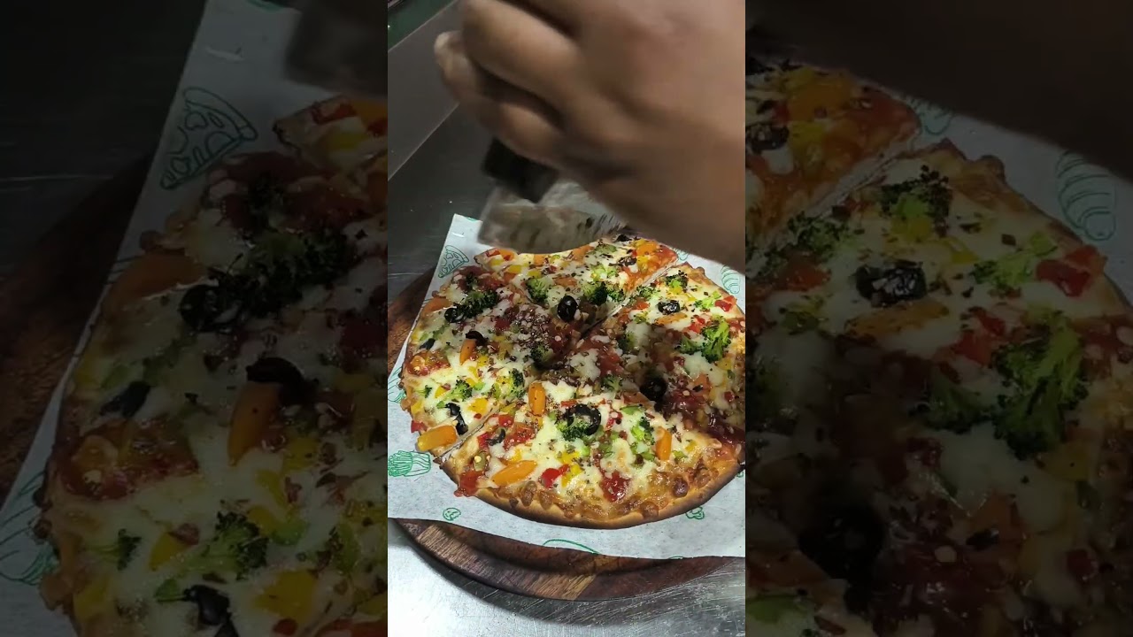 Kurkure singh ka order veggies pizza #pizza #video #food #itspizzatime Kurkure singh ka order veggies pizza #pizza #video #food #itspizzatime