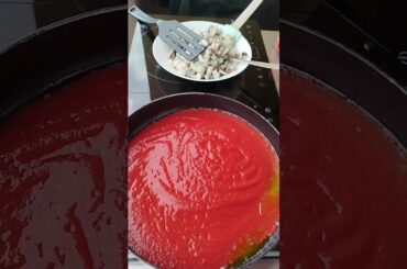 Italian Cuisine Lessons.Ep.3.Spaghetti Al Nero Di Seppia.