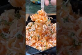 Simple Red Sauce Pasta 🍝😍 #shorts #food #cooking #easyrecipe #redsaucepastarecipe #pastarecipe