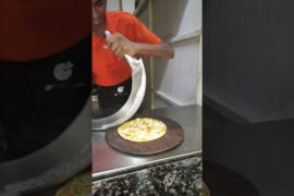 Speed Cheak 👽karlo bhai pizza cutting ki #ytshorts #video #trending #viral #food #pizza