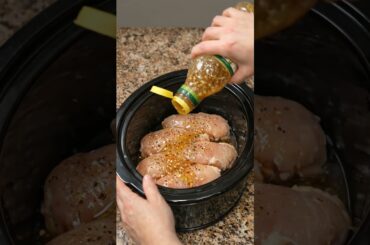 3-Ingredient Italian Chicken (Slow Cooker) 🍗🌿