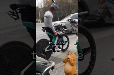 This cyclist is actually from 100 years ago 🤔 The shocking scenes of the Giro d'Italia.