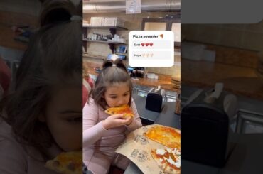 İtalya’da pizzacıya geldim tadı çok güzelmiş  #aboneol#pizza #keşfet #shorts #food#follow #delicious