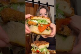 The chicken cutlet sandwich of my DREAMS 😍🥪 #shesthetea #italian