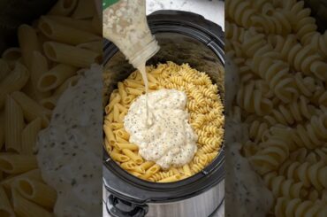 Slow Cooker Creamy Italian Pasta 🍝✨
