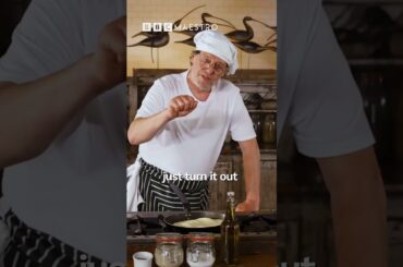 Marco Pierre White perfectly prepares Tarte Tatin #marcopierrewhite #shorts #cooking