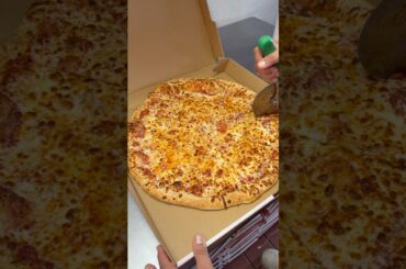 🧀🧀🧀 #cheese #cheesepizza #mozzarella #mozzarellacheese #pizza #food #pizzalover #italianfood