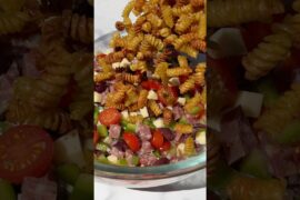 Crispy Pasta Salad (VIRAL Recipe!)