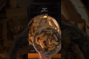 Ριγκατόνι με μανιτάρια και καρύδια | Rigatoni funghi e noci #italianrecipes #pastarecipe #easyrecipe