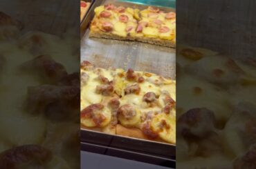 Who likes cold Pizza ? Chichicheria pizza in Italy.