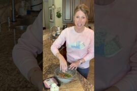 Southern Macaroni Salad RECIPE on dinnerin321.com #macaronisalad #pastasalad #recipe #easter #yummy