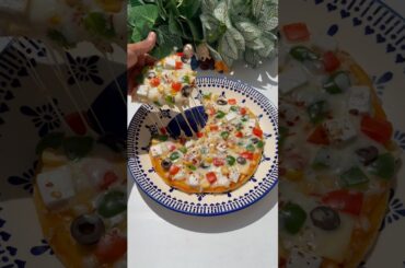 gas cylender itna  jyada mehnga ho gaya isliye ghar par hi banaya healthy sooji pizza #shorts #viral