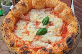 Neapolitan pizza in dual fuel oven Pizza Party Bollore