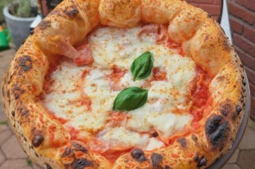 Neapolitan pizza in dual fuel oven Pizza Party Bollore