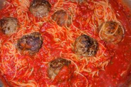Cappellini, meatballs & tomato sauce