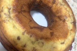 Ciambellone allo yogurt con gocce di cioccolato!