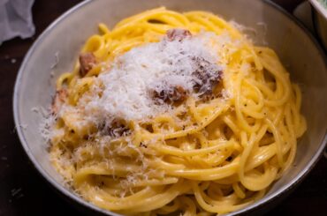 Carbonara with fresh truffles
