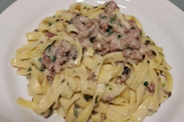 Tagliatelle Funghi e Salsiccia