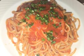 Linguine al Pomodoro (topped w/ basil and parsley)