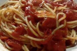 Classic spaghetti al pomodoro