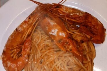 Spaghetti with Tiger Prawns in a rich Mutti tomato sauce. [OC]