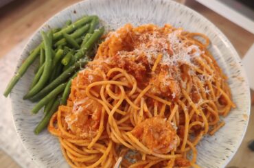 Spicy tomato prawn spaghetti