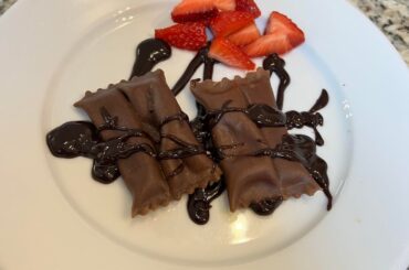 Chocolate dippio with a Nutella & sweet mascarpone fillings. Served with a dark chocolate ganache and sugar sweated berries.