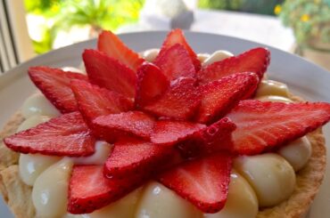 Crostata con crema pasticcera e fragole
