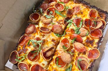 Detroit Style PIZZA