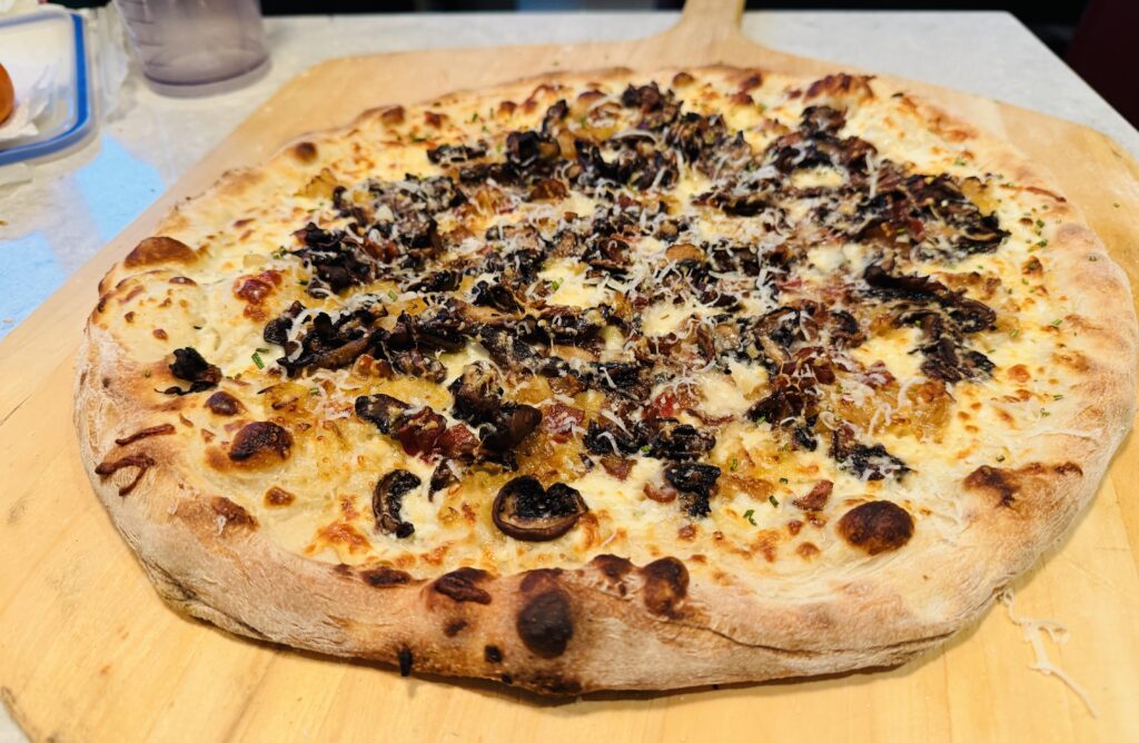 Mushroom, Bacon & Grilled Onion on white sauce (béchamel)