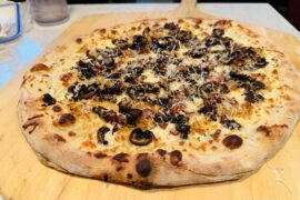 Mushroom, Bacon & Grilled Onion on white sauce (béchamel)