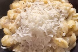 Cauliflower and veggie lardon shells in creamy Alfredo sauce