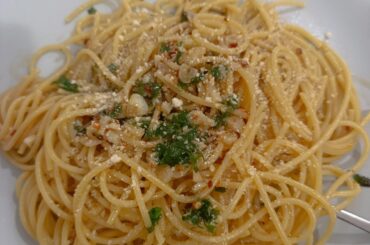 Late Night Cravings.. Pasta Aglio e Olio