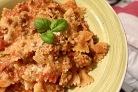 Pasta with peanut, paprika, meat, carrots, milk and cheese