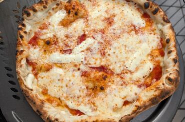 Stuffed crust cheese pizza on Neapolitan crust