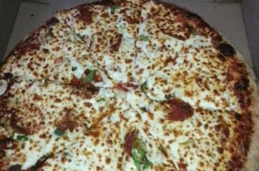 Who love cheese and all the toppings?