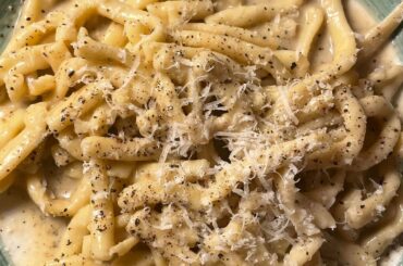 Cacio e Pepe with short bucatini