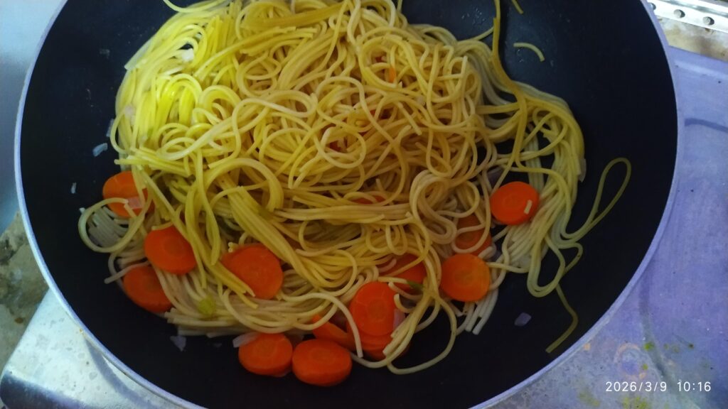 I prepared spaghetti 🍝 and boiled cassava