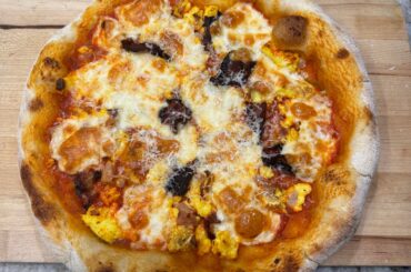 Bacon Egg & Cheese Breakfast Pizza