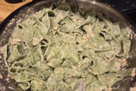 Spinach parpadelle with walnut sauce