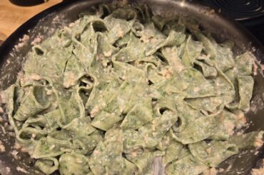 Spinach parpadelle with walnut sauce