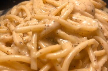 cacio e pepe but im bad at plating