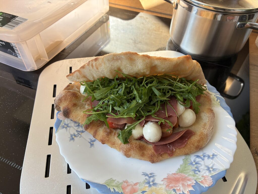 I did the thingy. (Home oven edition, 68% Hydration)