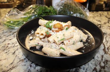 Rigatoni sauce forestière topped with garlic confit