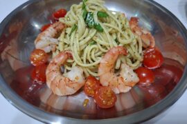 pesto pasta with shrimp and cherry tomatoes
