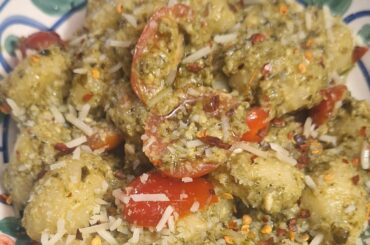 Gnocchi with pesto and cherry tomatoes