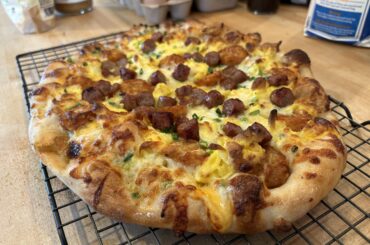 Breakfast pizza