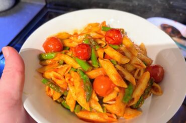 Penne with cherry tomatoes and asparagus